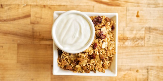 Granola w/ Yogurt