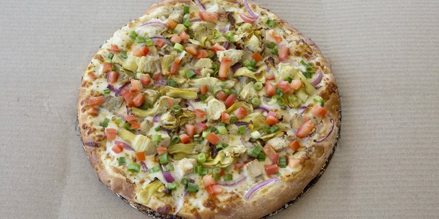 Gluten-Free Tuscan Garlic Chicken Pizza