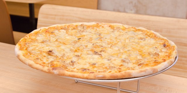 Chicken w/ Vodka Sauce Pizza