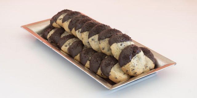 Mini Dipped Chocolate Chip Cookies