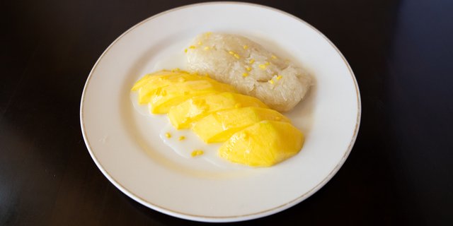 Sweet Sticky Rice w/ Mango