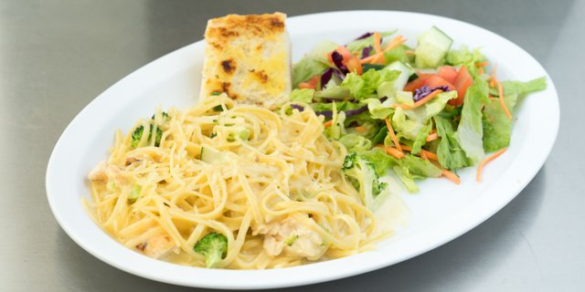 Linguine Alfredo w/ Chicken