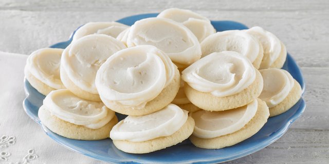 Round Buttercream-Frosted Cookies
