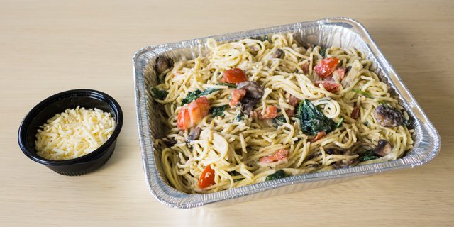 Alfredo MontAmore w/ Parmesan-Crusted Chicken
