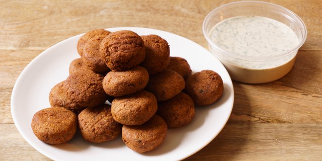 20 Falafel & Tahini