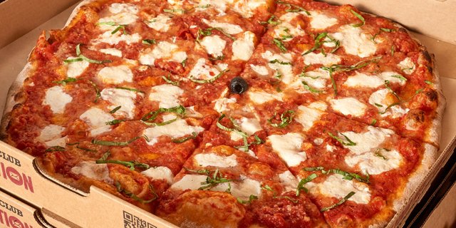 Classic Margherita Pizza