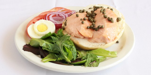 Bagel w/ Smoked Salmon