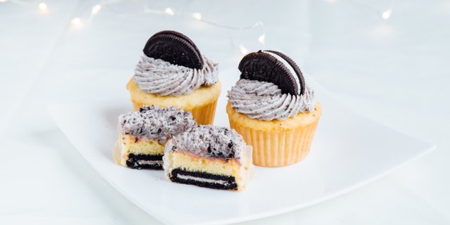 Oreo Cookies & Cream Cupcakes