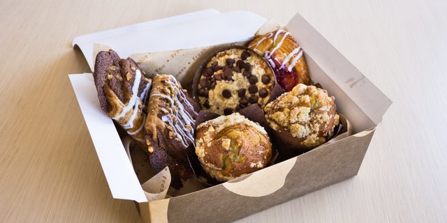 Sweets Nosh Box