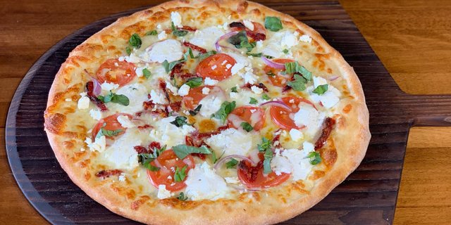 Grande Bianca Pizza