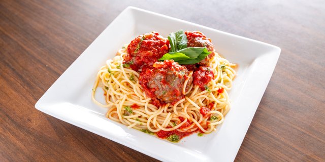 Spaghetti w/ Meatballs