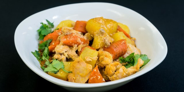Pollo Guisado
