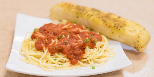 Spaghetti w/ Tomato Sauce