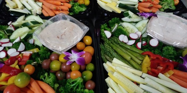 Crudite w/ Hummus Platter