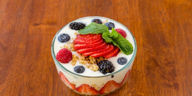 Fresh Fruit Yogurt Parfait