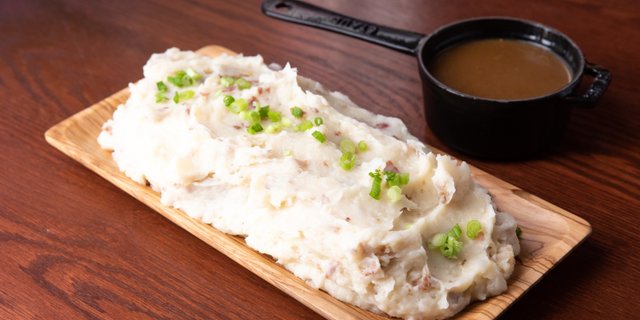 Mashed Potatoes w/ Gravy