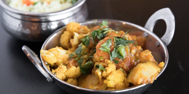 Aloo Gobi (Potatoes & Cauliflower)