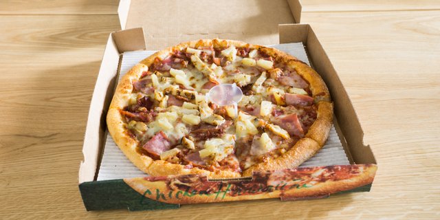 Hawaiian Chicken Pizza w/ Gluten-Free Crust
