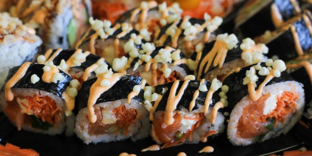 Spicy Salmon Crunch Roll