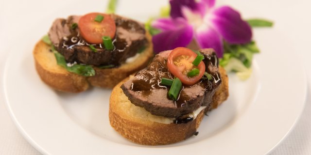 Filet Mignon Crostini