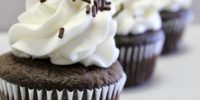 Black & White Cupcake