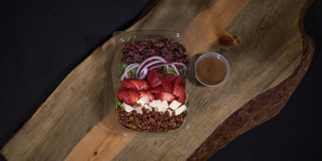 Strawberry Fields Salad Box