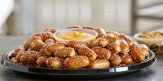 Half-Size Pretzel Rivets Party Tray