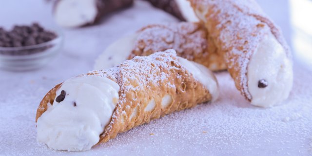 Assorted Cannoli Tray