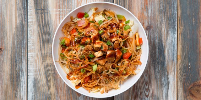 Spicy Thai Chicken & Rice Noodle Bowl