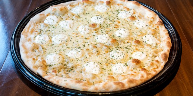 Tre Formaggi White Pizza