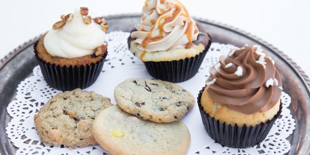 Cupcake & Cookie Trays
