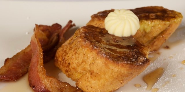 French Toast & Bacon