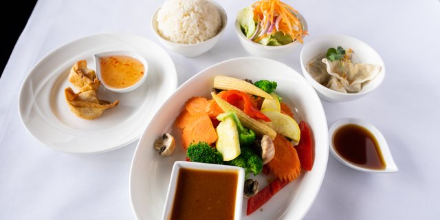 Steamed Vegetables w/ Peanut Sauce