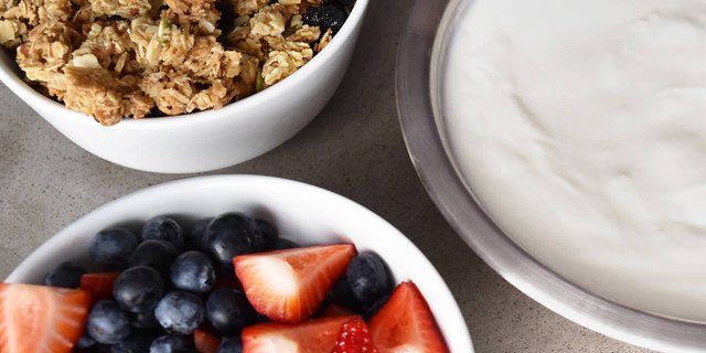 Berries & Yogurt Parfait Bar