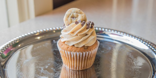 Chocolate Chip Cookie Dough Cupcakes