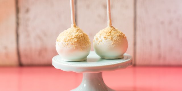 Cinnamon Toast Crunch Cake Pops
