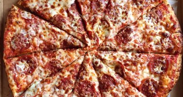 Fox's Pizza Den