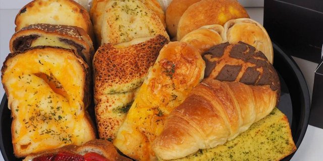 Signature Bread Platter