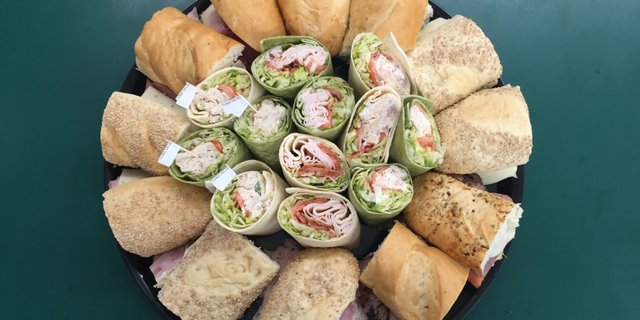 Crowd-Pleaser Sub & Wrap Tray