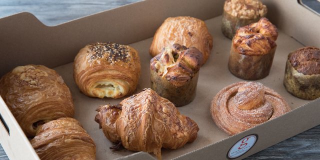10-Piece Mixed Pastry Box