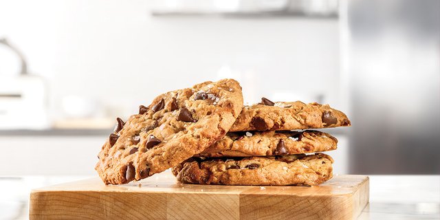 Salted Caramel & Chocolate Cookie