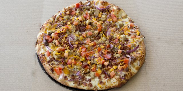 Gluten-Free Bacon Chicken Supreme Pizza