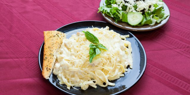 Fettuccine "Petto di Pollo"