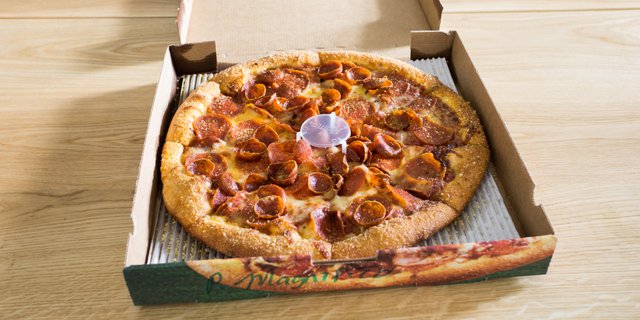 Pepperoni Magnifico Pizza w/ Gluten-Free Crust