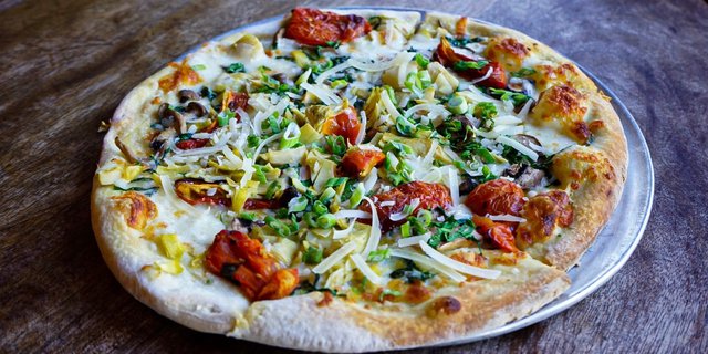 Artichoke & Garlic Cream Pizza
