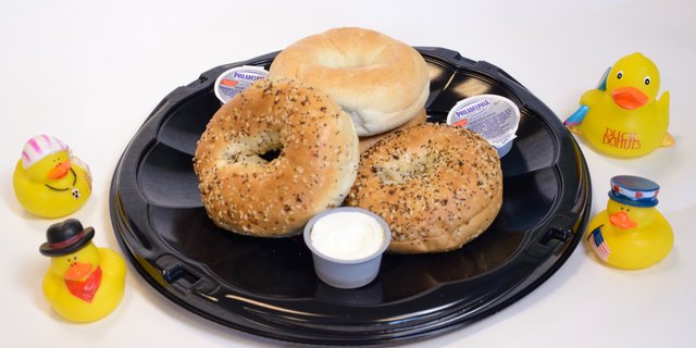 Assorted Bagels w/ Cream Cheese
