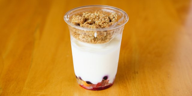 Yoganola Fruit Parfait