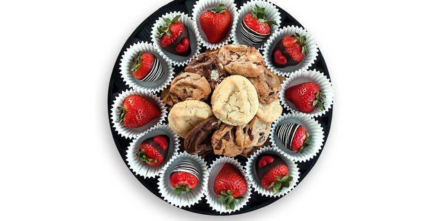 Berries Loves Cookies Platter