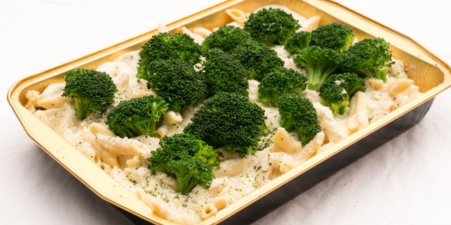 Chicken, Broccoli, & Ziti Tray