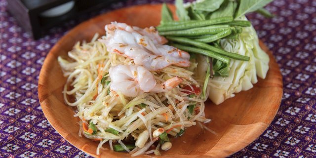 Traditional Green Papaya Salad